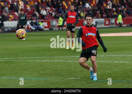 Londra, Regno Unito. 22nd Jan 2022. Daniel Podence of Wolverhampton Wanderers si riscalda durante la partita della Premier League tra Brentford e Wolverhampton Wanderers al Brentford Community Stadium di Londra, Inghilterra, il 22 gennaio 2022. Foto di Ken Sparks. Solo per uso editoriale, licenza richiesta per uso commerciale. Nessun utilizzo nelle scommesse, nei giochi o nelle pubblicazioni di un singolo club/campionato/giocatore. Credit: UK Sports Pics Ltd/Alamy Live News Foto Stock