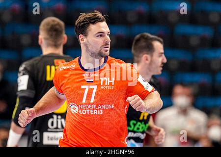 Budapest, Ungheria. 22nd Jan 2022. BUDAPEST, UNGHERIA - GENNAIO 22: Dani Baijens dei Paesi Bassi durante il Men's EHF Euro 2022 Main Round Group incontro tra Montenegro e Paesi Bassi al MVM Dome il 22 Gennaio 2022 a Budapest, Ungheria (Foto di Henk Seppen/Orange Pictures) Credit: Orange Pics BV/Alamy Live News Foto Stock