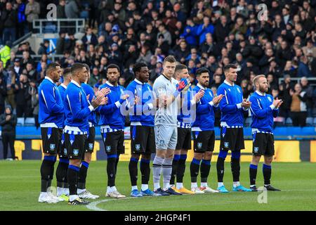 Oxford, Regno Unito. 22nd Jan 2022. Entrambe le squadre osservano un minuto di applausi prima dell'inizio della partita a Oxford, Regno Unito, il 1/22/2022. (Foto di James Heaton/News Images/Sipa USA) Credit: Sipa USA/Alamy Live News Foto Stock