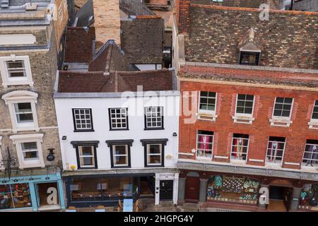 Vista sul tetto di St. Mary's Passage, Cambridge, Inghilterra, vista dalla torre della Grande Chiesa di St Mary. Foto Stock