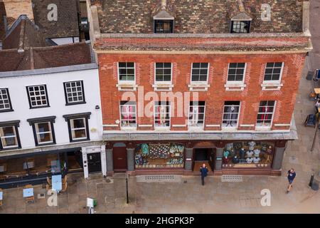 Vista sul tetto di St. Mary's Passage, Cambridge, Inghilterra, vista dalla torre della Grande Chiesa di St Mary. Foto Stock