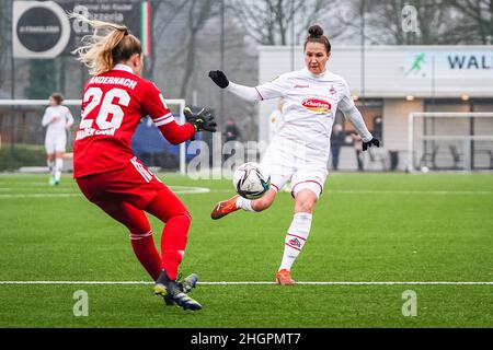 Bergheim, Germania. 22nd Jan 2022. Bergheim, Germania, gennaio 22nd Sabrina Horvat (3 Koeln) trys per sparare la palla durante l'inverno pre stagione amichevole partita tra il 1. FC Köln e SG 99 Andernach al WaldStadium Glessen di Bergheim, Germania. Norina Toenges/Sports Press Phot Credit: SPP Sport Press Photo. /Alamy Live News Foto Stock