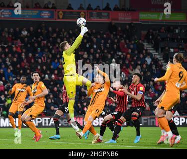 Bournemouth, Regno Unito. 22nd Jan 2022. Mark Travers #42 di Bournemouth pugni la palla libera a Bournemouth, Regno Unito il 1/22/2022. (Foto di Simon Whitehead/News Images/Sipa USA) Credit: Sipa USA/Alamy Live News Foto Stock