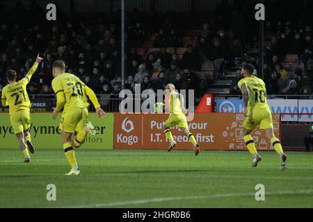 Crawley, Regno Unito. 22nd Jan 2022. Jay Spearing of Tranmere Rovers festeggia il primo gol della sua squadra a segnare il punteggio 1-0 durante la partita della Sky Bet League Two tra Crawley Town e Tranmere Rovers allo stadio Checkatrade.com il 22nd 2022 gennaio a Crawley, Inghilterra. (Foto di Richard Ault/phcimages.com) Credit: PHC Images/Alamy Live News Foto Stock