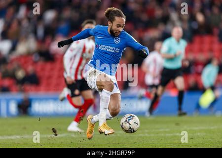 Sunderland, Regno Unito. 22nd Jan 2022. Marcus Harness di Portsmouth durante la partita della Sky Bet League uno tra Sunderland e Portsmouth allo Stadium of Light il 22nd 2022 gennaio a Sunderland, Inghilterra. (Foto di Daniel Chesterton/phcimages.com) Credit: PHC Images/Alamy Live News Foto Stock