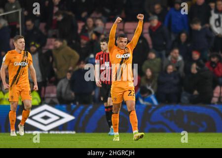 Bournemouth, Regno Unito. 22nd Jan 2022. Tyler Smith #22 di Hull City celebra la battuta di Bournemouth 0-1 al fischio finale di Bournemouth, Regno Unito il 1/22/2022. (Foto di Simon Whitehead/News Images/Sipa USA) Credit: Sipa USA/Alamy Live News Foto Stock