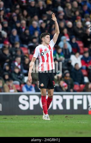 SUNDERLAND, REGNO UNITO. JAN 22nd il gruppo di Sunderland's Ross Stewart vuole la palla durante la partita della Sky Bet League 1 tra Sunderland e Portsmouth allo Stadium of Light di Sunderland sabato 22nd gennaio 2022. (Credit: Trevor Wilkinson | MI News) Credit: MI News & Sport /Alamy Live News Foto Stock