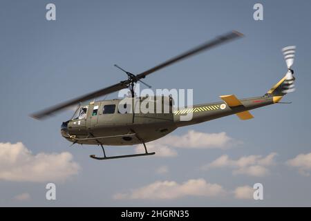 ESKISEHIR, TURCHIA - 12 SETTEMBRE 2021: M.S.O Air and Space Museum Bell UH-1H Iroquois 205 esposizione in Sivrihisar SHG Airshow Foto Stock