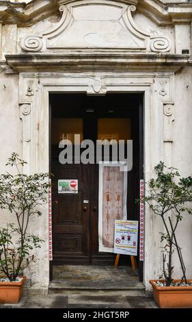 Porta di uscita del Duomo di Torino (Cattedrale di San Giovanni Battista, 1498), in cui la Sacra Sindone è conservata dal 1578, Torino, Piemonte, Italia Foto Stock