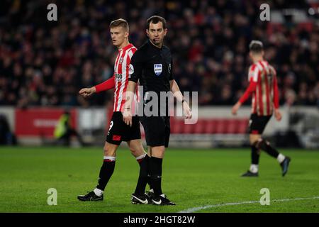 22nd gennaio 2022: Brentford Community Stadium, Londra, Inghilterra; Premier League Football Brentford contro Wolverhampton Wanderers; Recheree Peter Bankes Foto Stock