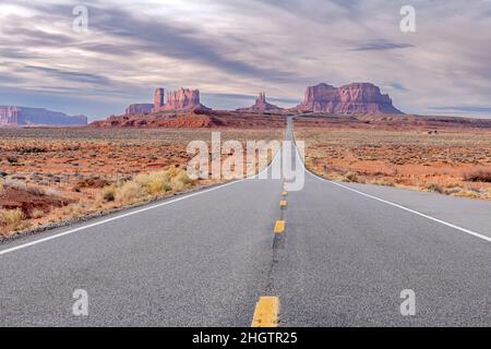 Vista classica della Monument Valley da Forest Gump Point Foto Stock