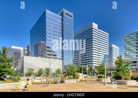Kanawha Plaza vista di Gateway Plaza, One James Center, Two James Center, e Williams Mullen Center. Foto Stock