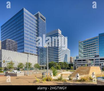 Kanawha Plaza vista di Gateway Plaza, James Center, e Williams Mullen Center. Foto Stock
