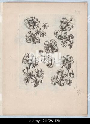 Serie di piccoli motivi floreali, piatto 3 ca. 1670–85 Paul Androuet Ducerceau piatto francese 3 da una serie senza titolo di sei tavole con disegni di motivi floreali, possibilmente per ricami di seta. Questo piatto presenta cinque motivi floreali fantastici che ricordano i fiori descritti altrove come 'a la persienne' (in modo persiano). Serie di piccoli motivi floreali, piatto 3. Ca. 1670–85. Acquaforte. Nicolas Langlois (francese, Parigi 1640–1703) Foto Stock