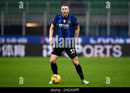 Milano, Italia. 22 gennaio 2022. Milano Skriniar del FC Internazionale in azione durante la Serie Una partita di calcio tra il FC Internazionale e il Venezia FC. Credit: Nicolò campo/Alamy Live News Foto Stock