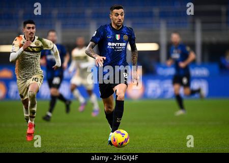 Milano, Italia. 22 gennaio 2022. Matias Vecchio del FC Internazionale in azione durante la Serie Una partita di calcio tra il FC Internazionale e il Venezia FC. Credit: Nicolò campo/Alamy Live News Foto Stock