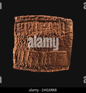 Custodia per compresse cuneiformi impressa con quattro guarnizioni cilindriche in stile assiro e anatoliano, per tavoletta cuneiforme 66.245.17a: Prestito d'argento ca. 20th–19th secolo a.C. l'antica colonia di commercio assiro Kültepe, l'antica città di Kanesh, era una città potente e cosmopolita situata nella Cappadocia settentrionale, nell'Anatolia centrale. Durante i primi anni del secondo millennio a.C., divenne parte della rete di insediamenti commerciali stabiliti in tutta la regione dai mercanti di Ashur (in Assiria nella Mesopotamia settentrionale). Viaggiando per lunghe distanze con caravan asino, e spesso vivendo separatamente dalle loro famiglie, Foto Stock