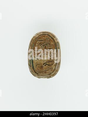 Scarabeo di un ufficiale ca. 1760–1670 a.C. Regno di mezzo. Scarabeo di un ufficiale. CA. 1760–1670 A.C. Steatite smaltata verde. Medio Regno. Dall'Egitto. Metà dinastia 13 Foto Stock