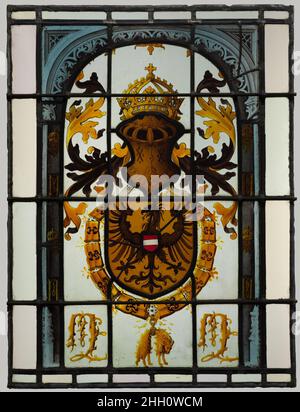 Pannello araldico con armi della Casa di Asburgo ca. 1504–6 Paesi Bassi del Sud il Gravensteen di Gand era il dominio principale degli Hapsburgs nelle Fiandre del Sud. Questi pannelli di vetro colorato, che si ritiene provengano da questa residenza imperiale, fanno parte di una serie più grande ordinata da Massimiliano i o da Carlo V. da sinistra a destra le braccia sono quelle di Massimiliano i, Filippo la Fiera, Carlo V, ed Enrico, conte di Nassau.. Pannello araldico con armi della Casa di Asburgo. Olandese Meridionale. CA. 1504–6. Vetro in metallo pentola, vetro bianco, vernice vetrosa e macchia d'argento. Prodotto forse in Ghen Foto Stock