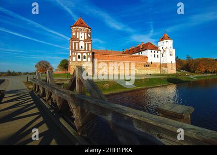 Castello di Mir — struttura in pietra, la cui parte principale fu eretta nei secoli XVI-XVII nelle vicinanze del villaggio di Mir Foto Stock