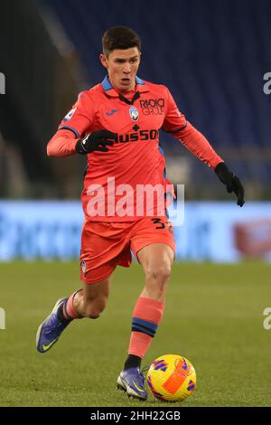 Il centrocampista italiano di Atalanta Matteo Pessina controlla la palla durante la Serie Una partita di calcio tra le SS Lazio e Atalanta all'Olimpico Stadium Roma, centro Italia, il 22 gennaio 2021. Foto Stock