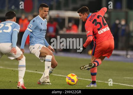 Il centrocampista italiano di Atalanta Matteo Pessina controlla la palla durante la Serie Una partita di calcio tra le SS Lazio e Atalanta all'Olimpico Stadium Roma, centro Italia, il 22 gennaio 2021. Foto Stock