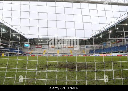 22 Gennaio 2022, Renania Settentrionale-Vestfalia, Paderborn: Calcio: 2nd Bundesliga, SC Paderborn 07 - Werder Bremen, Matchday 20 alla Benteler Arena. Gli stand nello stadio sono vuoti a causa della pandemia di Corona. Foto: Friso Gentsch/dpa - NOTA IMPORTANTE: In accordo con le esigenze della DFL Deutsche Fußball Liga e della DFB Deutscher Fußball-Bund, è vietato utilizzare o utilizzare fotografie scattate nello stadio e/o della partita sotto forma di immagini di sequenza e/o serie di foto video-simili. Foto Stock