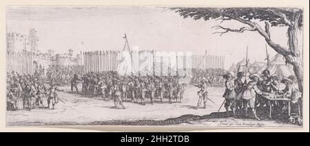 L'enrolement des Troupes (l'Enlistment delle truppe), da Les Misères et les Mal-Heures de la Guerre (le miserie e le sorti della guerra), piatto 2 1633 Jacques Callot francese. L'enrolement des Troupes (l'Enlistment delle truppe), da Les Misères et les Mal-Heures de la Guerre (le miserie e le sorti della guerra), piatto 2. Les Misères et les Mal-Heures de la Guerre. Jacques Callot (francese, Nancy 1592–1635 Nancy). 1633. Incisione; primo o secondo stato di tre (Lieure). Israël Henriet (francese, Nancy ca. 1590–1661 Parigi). Stampa Foto Stock