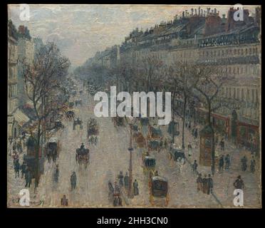 Il Boulevard Montmartre in una mattina d'inverno 1897 Camille Pissarro francese dopo aver trascorso sei anni nella rurale Éragny, Pissarro tornò a Parigi, dove dipinse diverse serie dei grands Boulevards. Analizzando la vista dagli alloggi al Grand Hôtel de Russie all'inizio del 1897, Pissarro si meravigliò di poter "vedere l'intera lunghezza dei viali" con "quasi una vista dall'alto di carrozze, onnibus, persone, tra grandi alberi, grandi case che devono essere dritte". Da febbraio ad aprile, ha registrato—in due scene del boulevard des Italiens a destra, e quattordici di Foto Stock