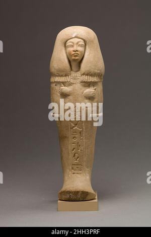 Figura funeraria di Iside, cantante degli Aten ca. 1353–1336 a.C. nuovo regno, periodo Amarna questa figura funeraria apparteneva ad una donna che aveva il titolo di cantante degli Aten, il dio adorato da Akhenaten. Pur simile ad uno shabti, questa figura non è inscritta con il capitolo sei del Libro dei morti (l'incantesimo shabti) e non fa menzione del dio funerario Osiride. In un paradosso apparentemente apparente, ma che parla dei forti legami psicologici e culturali degli Egiziani ordinari con la religione tradizionale, il proprietario si chiama Isis, il nome della grande dea funeraria che era la moglie di Osiri Foto Stock