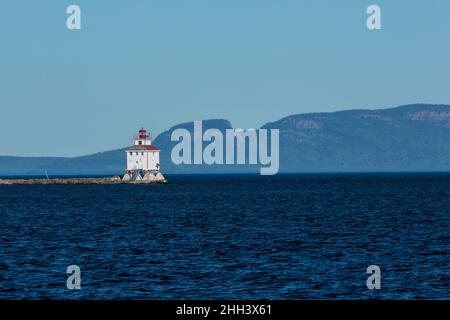 Thunder Bay Breakwater Lighthouse sul lago Superior. Foto Stock