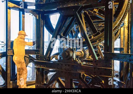 Mostra che mostra la storia della funivia del Pan di zucchero. L'immagine mostra diversi pignoni e immagini delle persone che lavorano. Foto Stock