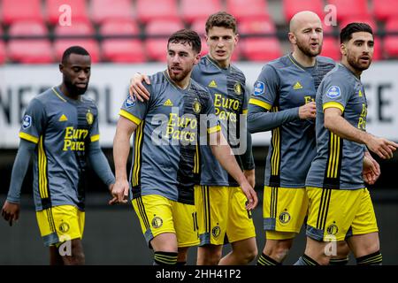 NIJMEGEN, PAESI BASSI - GENNAIO 23: Orkun Kokcu di Feyenoord festeggia dopo aver segnato il suo secondo gol, Guus Til di Feyenoord durante la partita olandese di Eredivie tra N.C.A. e Feyenoord a Goffertstadion il 23 Gennaio 2022 a Nijmegen, Paesi Bassi (Foto di Broer van den Boom/Orange Pictures) Foto Stock