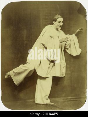 Pierrot in esecuzione 1854–55 Nadar francese alla fine del 1853, Félix Tournachon (Nadar) pagò Gustave le Grey per insegnare la fotografia a suo fratello minore, Adrien, un pittore di qualche talento spesso in carica. Allo stesso tempo Félix stesso ha imparato ad usare la fotocamera dal suo amico Camille D'Arnaud. Promettendo di assistere suo fratello, Félix ha allestito uno studio per lui sul Boulevard des Capucines. Adrien lavorò da solo fino al settembre 1854, poi si rivolse a Félix per aiuto. I due fratelli hanno collaborato fino al gennaio 1855, quando l'attrito competitivo ha rotto l'accordo e ha portato ad una causa attraverso la quale Féli Foto Stock