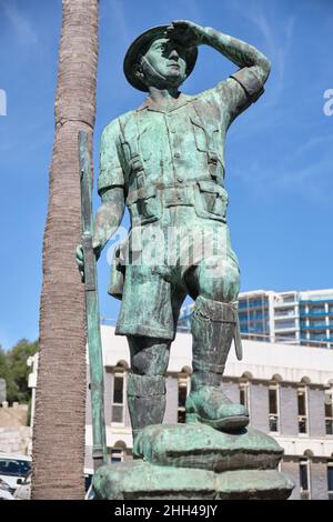 Statua di un soldato della forza di difesa di Gibilterra. Foto Stock