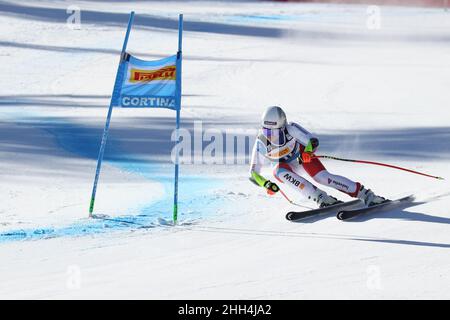 Olympia Slope, Cortina d&#39;Ampezzo, Italia, 23 gennaio 2022, Corinne Suter (sui) durante la FIS Ski World Cup 2022 - Donna Super Giant - gara di sci alpino Foto Stock