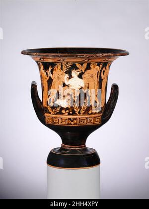 Terracotta calice-krater (ciotola per mescolare vino e acqua) inizio 4th secolo a.C. Greco, obverso Attico, donna seduta tra due uomini e due womenReverse, donna tra due menthe iconografia qui lascia poco chiaro se appartiene al mondo di tutti i giorni o al regno di Dioniso. La figura sull'obverso suggerisce Ariadne.. Calice-krater in terracotta (ciotola per mescolare vino e acqua). Greco, Attico. Inizio 4th secolo a.C. Terracotta; figura rossa. Classico. Vasi Foto Stock