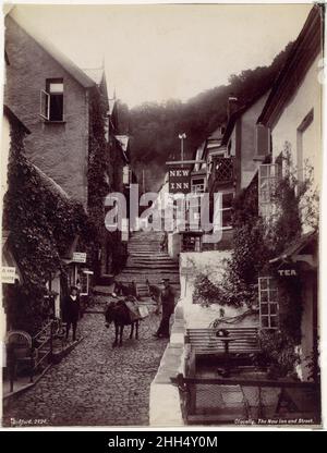 Clovelly, The New Inn and Street 1870s Francis Bedford British. Clovelly, The New Inn and Street 260061 Foto Stock