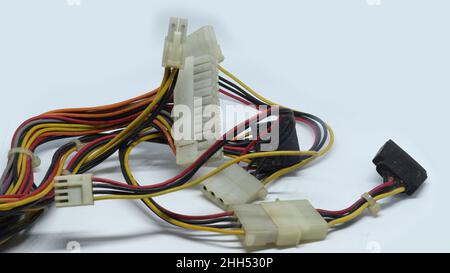 computer smps collegamento fili vista laterale posteriore con sfondo bianco Foto Stock