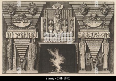 Chimneypiece in stile egiziano: Due mummie di profilo a sinistra e due figure che sbirciano obelischi a destra (CH. à l'ègyptienne), da diverse Maniere d'adornare i cammini ed ogni altra parte parte degli edifizi...(diversi modi di ornare i ciminieri e tutte le altre parti delle case) ca. 1769 Giovanni Battista Piranesi italiano. Chimneypiece in stile egiziano: Due mummie di profilo a sinistra e due figure che sbirciano obelischi a destra (CH. à l'ègyptienne), da diverse Maniere d'adornare i cammini ed ogni altra parte degli edifizi...(diversi modi di ornare il camino Foto Stock