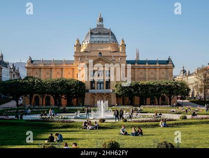 Zagabria, Croazia, Repubblica Hrvatska, Europa. Zagabria. Padiglione d'arte (Umjetticki Paviljon). Fondata nel 1898, è la più antica galleria del sud-est europeo. Foto Stock