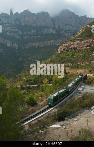 Vista della ferrovia a cremagliera da Monistrol de Montserrat a Santa Maria de Montserrat Abbazia, Catalogna, Spagna, Europa Foto Stock