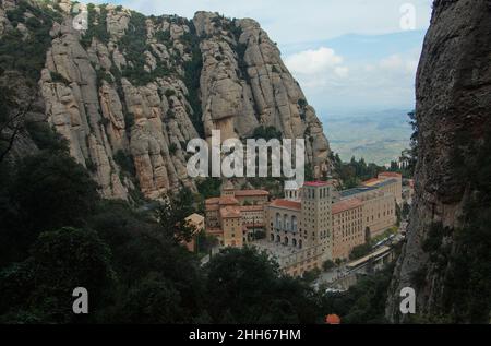 Abbazia di Montserrat sopra Monistrol de Montserrat, Catalogna, Spagna, Europa Foto Stock