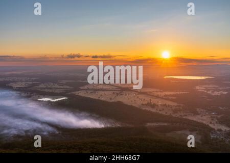 Australia, Victoria, Halls Gap, vista dal Boroka Lookout all'alba Foto Stock