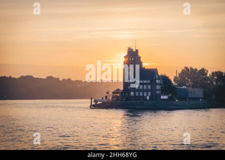 Germania, Amburgo, Lotsenhaus Seemannshoft torre all'alba Foto Stock