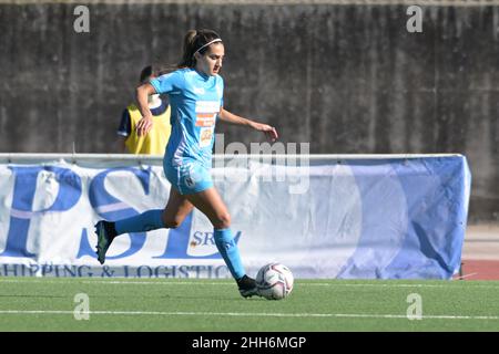 Sejde Abrahamsson (22) Napoli Femminile controlla la palla durante la Serie Italiana A Women 2021/2022 Match tra Napoli Femminile vs AS Roma Femminile il 23 gennaio 2022 allo Stadio Giuseppe piccolo di Cercola Italia Foto Stock