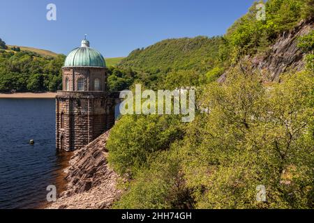 Garreg DDU Reservoir Water Tower, Elan Valley, Powys, Galles Foto Stock