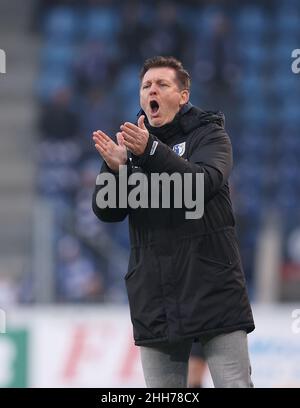 Magdeburg, Germania. 23rd Jan 2022. Calcio: 3. campionato, 1. FC Magdeburg - TSV Havelse, 22. matchday, MDCC-Arena. Magdeburg allenatore Christian Titz gesti. Credit: Ronny Hartmann/dpa/Alamy Live News Foto Stock