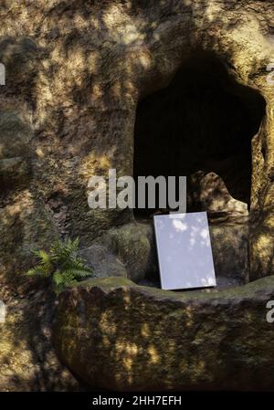 Modello di libro in bianco sulle antiche rovine, taccuino mockup, mockup sulla natura sfondo 03 Foto Stock