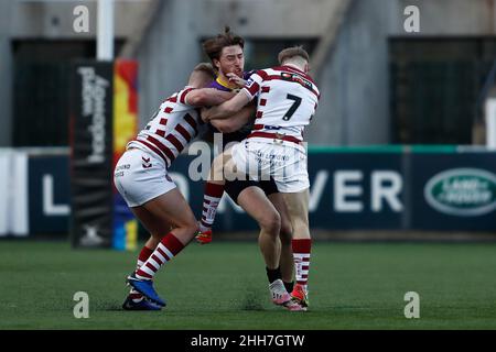 NEWCASTLE ON TYNE, JAN 23rd Joe ShorRocks of Wigan Warriors è affrontato durante la partita amichevole tra Newcastle Thunder e Wigan Warriors a Kingston Park, Newcastle domenica 23rd gennaio 2022. (Credit: Will Matthews | MI News) Credit: MI News & Sport /Alamy Live News Foto Stock